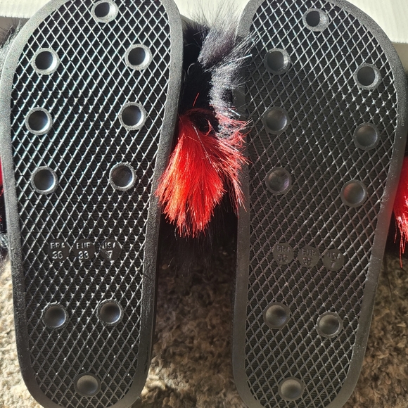 Fox Fur Slides - Picture 5 of 5